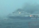Balsa italiana com 466 pessoas a bordo é evacuada em alto mar