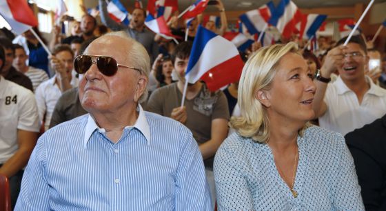 La líder del Frente Nacional, Marine Le Pen, junto a su padre Jean-Marie La líder del Frente Nacional, Marine Le Pen, junto a su padre Jean-Marie