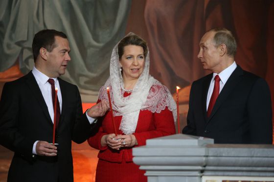 Dmitri Medvédev, junto al presidente Putin