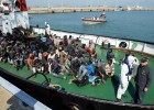 Italia rescata a 10.000 inmigrantes en una semana y teme otra tragedia Italia rescata a 10.000 inmigrantes en una semana y teme otra tragedia