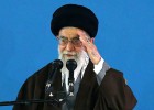 El líder supremo de Irán dice que EE UU sigue amenazando a su país