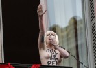 “Abandoneu la nostra terra”, crida a París l’FN als immigrants
