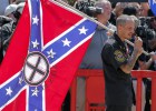 La bandera confederada tensa a los Black Panthers y al Ku Klux Klan