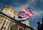 La bandera de Cuba ondea en su embajada en EE UU tras 54 años