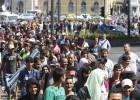 Hungria oferece ônibus aos refugiados que rumam à Áustria