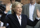 Clinton se aleja de Obama y critica el pacto comercial del Pacífico