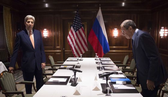 El secretario de Estado de EE UU, John Kerry, y el ministro de Exteriores ruso, Serguéi Lavrov