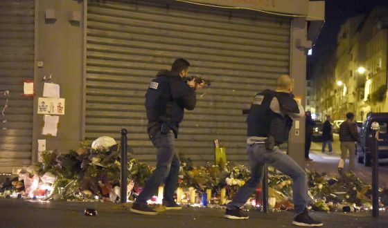 Atentados Paris Los ciudadanos desafían al miedo bajo extrema tensión