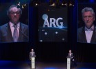 Massa critica a los dos que aspiran a sus votos