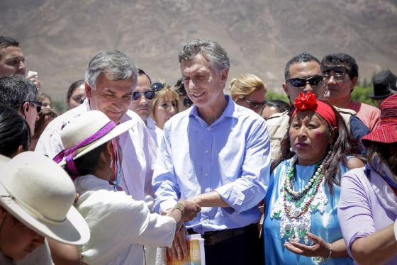 Mauricio Macri participa con indígenas de un homenaje a la Madre Tierra