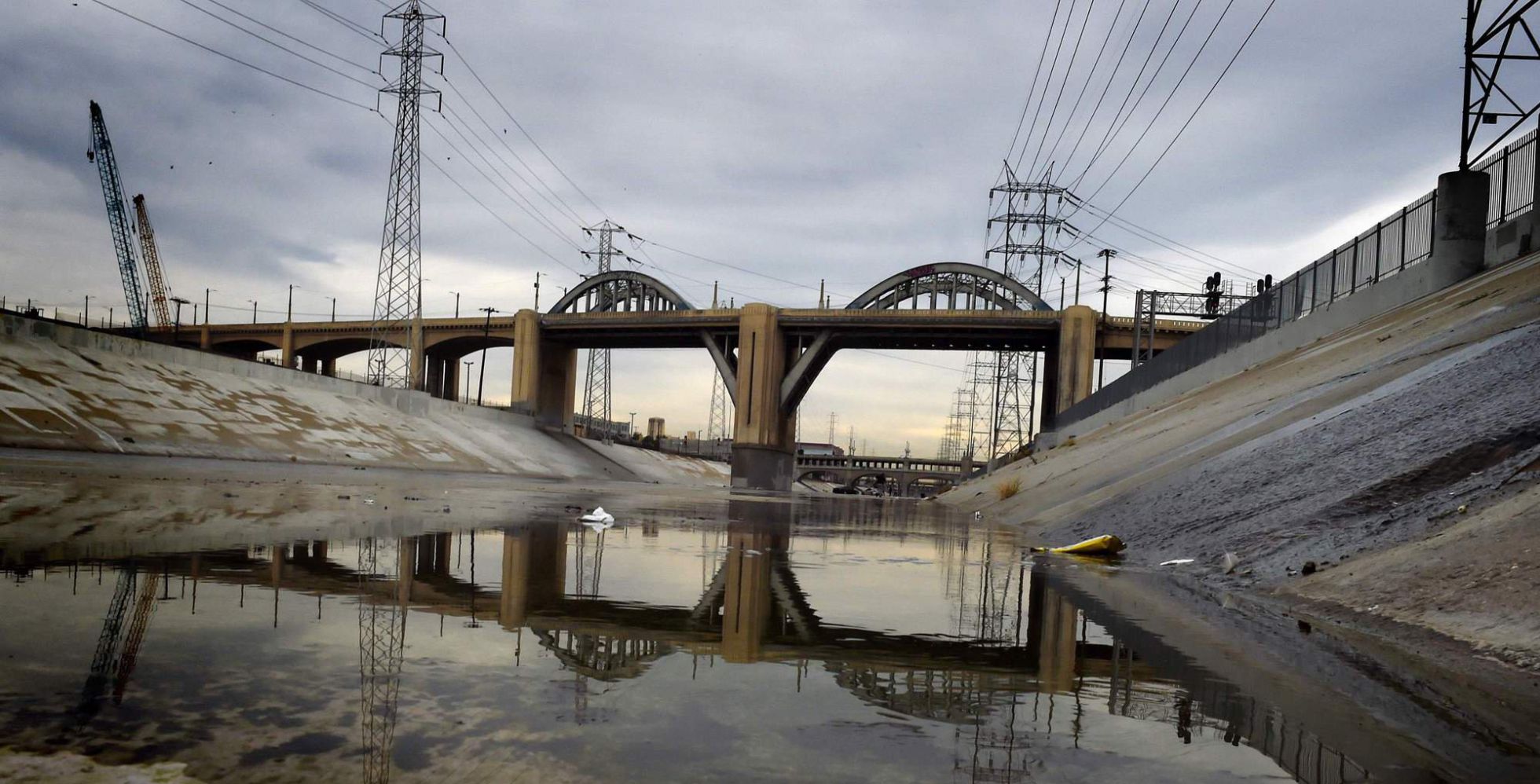 A ponte da rua 6, em Los Angeles, antes da sua demolição. A ponte da rua 6, em Los Angeles, antes da sua demolição.