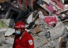 Taiwan luta para resgatar 120 desaparecidos em terremoto Taiwan luta para resgatar 120 desaparecidos em terremoto
