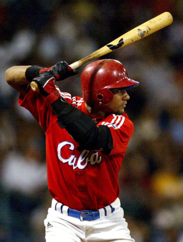 Yulieski Gourriel en 2006 en un partido con la selección cubana. Yulieski Gourriel en 2006 en un partido con la selección cubana.