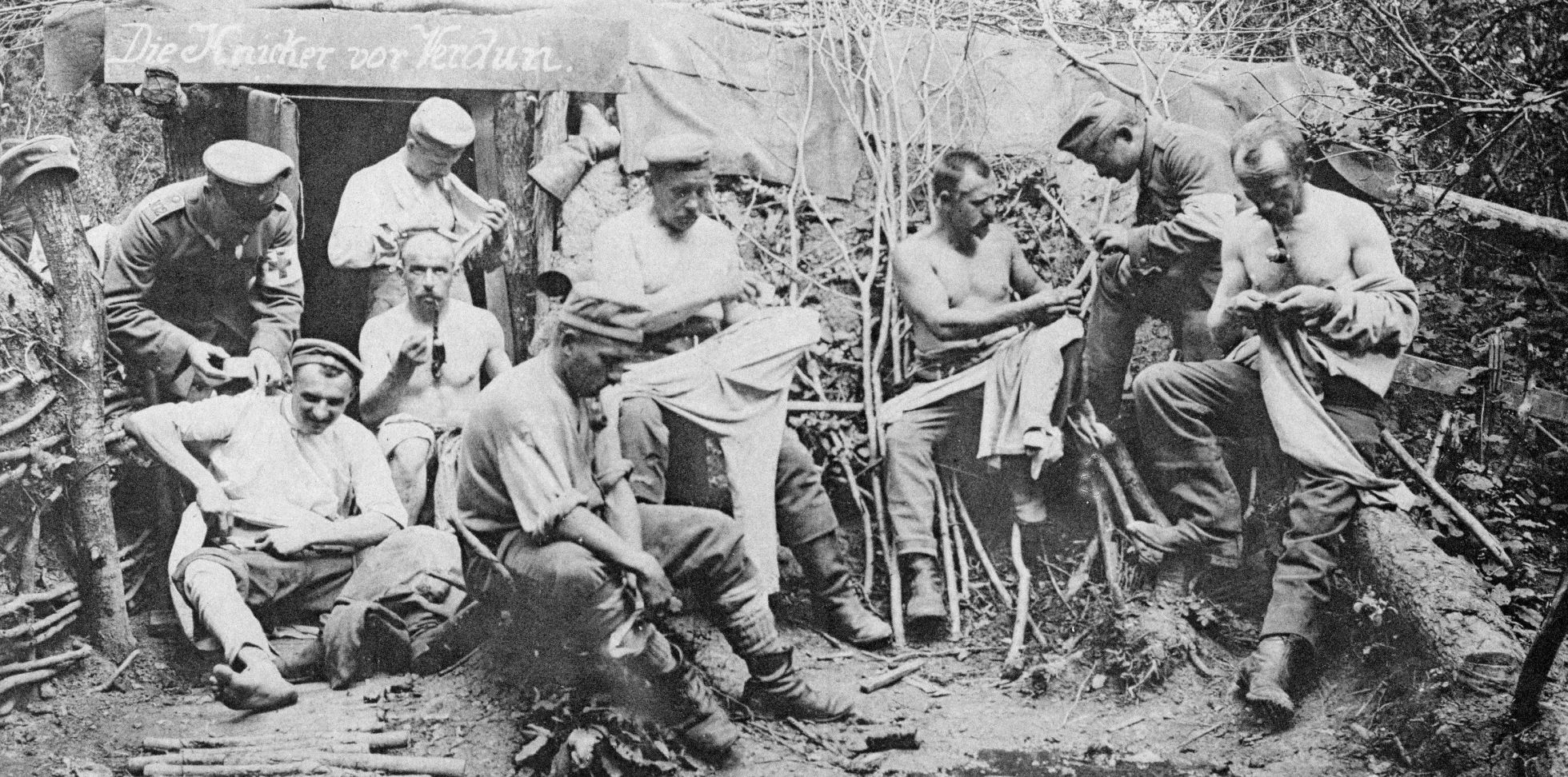Soldados alemanes en un refugio durante la batalla de Verdún. Soldados alemanes en un refugio durante la batalla de Verdún.