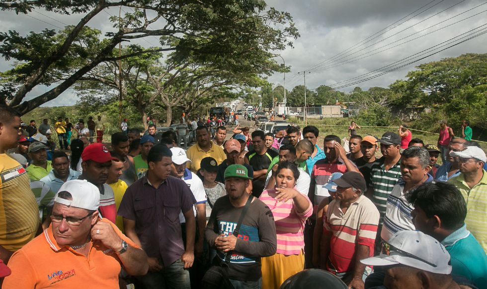 Protestas en Tumeremo por la desaparición de los mineros. rn 