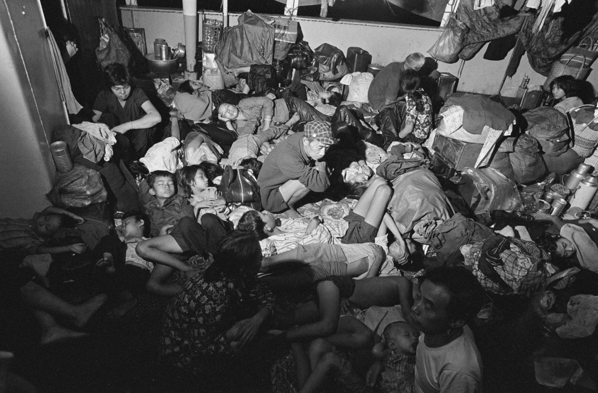 Bodega de un barco con refugiados de Vietnam rechazado por Malasia en 1978. Bodega de un barco con refugiados de Vietnam rechazado por Malasia en 1978.