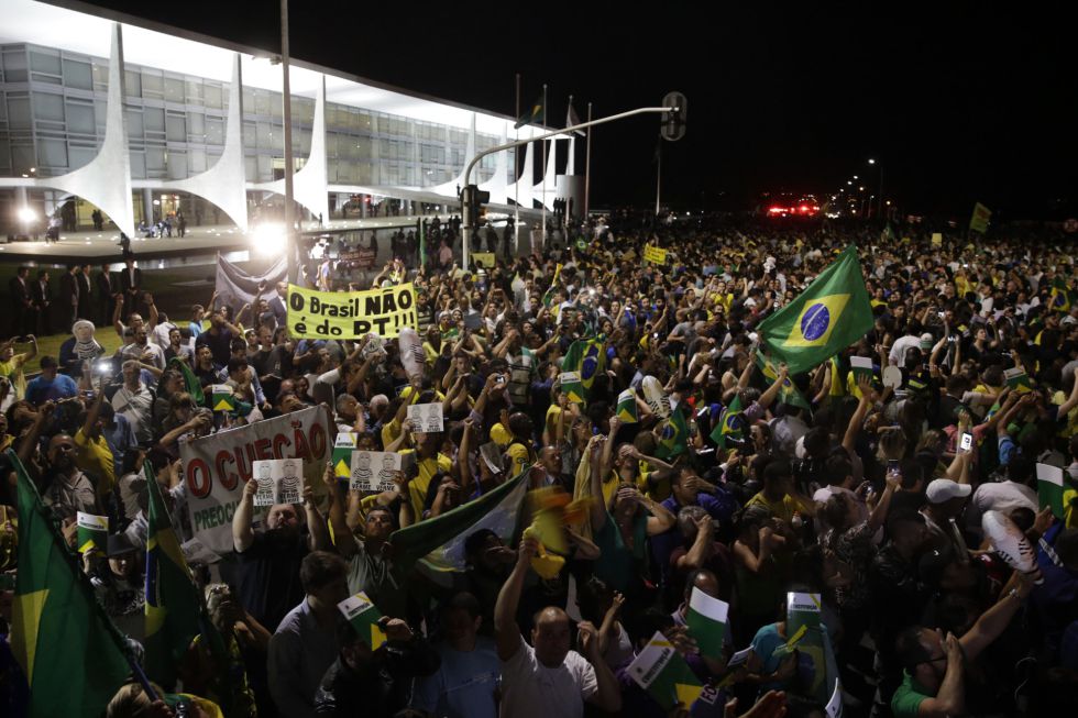 Manifestación contra el nombramiento de Lula como ministro, este miércoles en Brasilia.