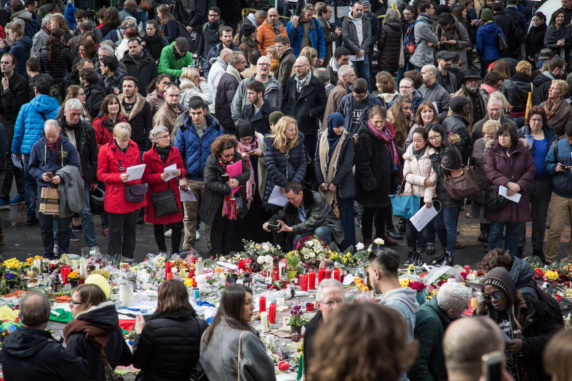 Memorial en la Plaza de la Bolsa de Bruselas por las víctimas de los atentados. Memorial en la Plaza de la Bolsa de Bruselas por las víctimas de los atentados.
