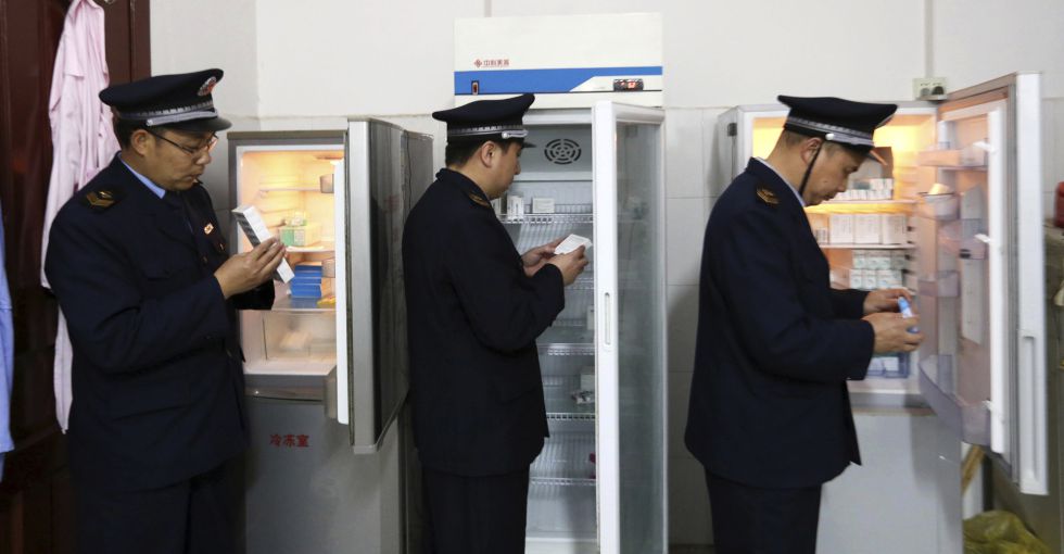 La Administración China para la Alimentación y los Medicamentos en un operativo en la región de Zhuang, el pasado 21 de marzo