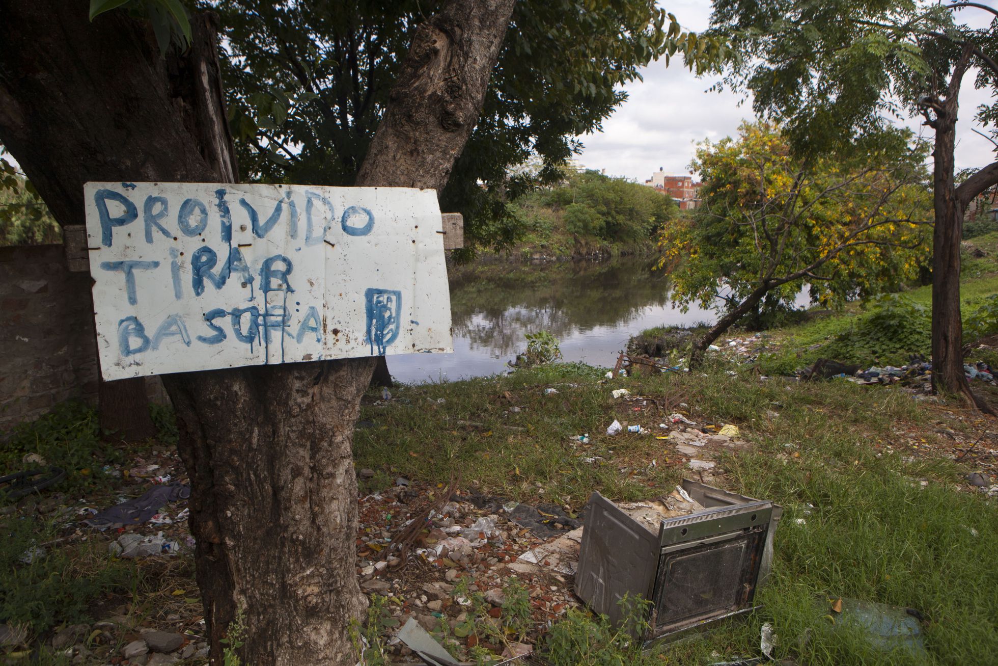 Los basurales espontáneos crecen sin control a pesar del esfuerzo de algunos vecinos por impedirlo. Los basurales espontáneos crecen sin control a pesar del esfuerzo de algunos vecinos por impedirlo.