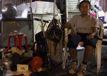Sem aposentadorias, a maioria dos idosos de Hong Kong trabalham