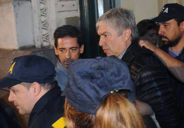 El empresario kirchnerista Lázaro Báez, detenido por la policía aeroportuaria a su arribo a Buenos Aires el 5 de abril pasado El empresario kirchnerista Lázaro Báez, detenido por la policía aeroportuaria a su arribo a Buenos Aires el 5 de abril pasado