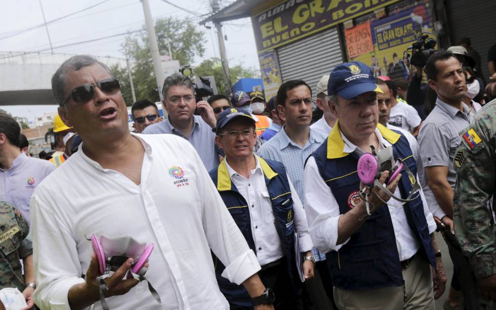 Rafael Correa y Juan Manuel Santos en Manta (Ecuador). Rafael Correa y Juan Manuel Santos en Manta (Ecuador).