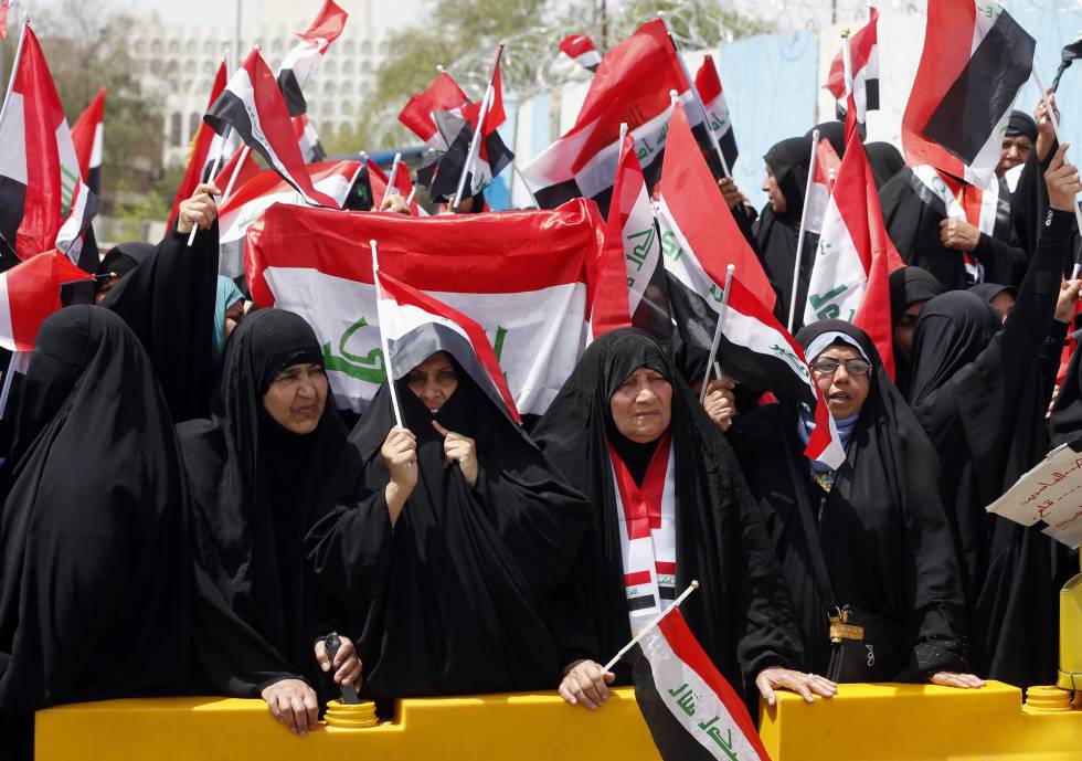 Seguidores del chií Muqtada al-Sadr durante una protesta en Bagdad. w