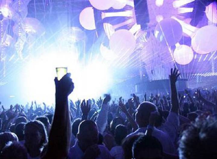 La medida alcanza a discos y todos aquellos locales en los que haya gente que baile. La medida alcanza a discos y todos aquellos locales en los que haya gente que baile.