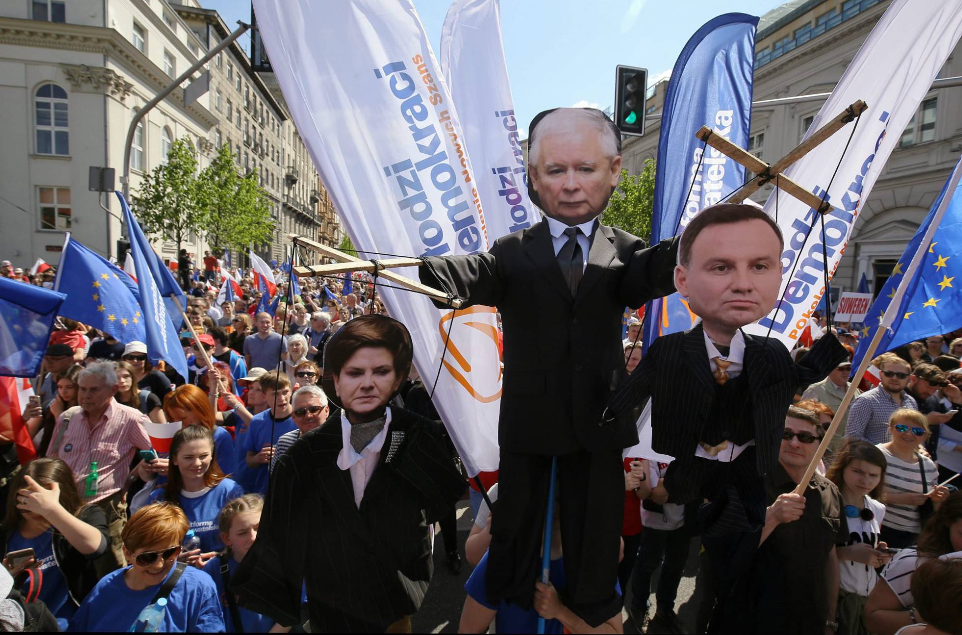 Manifestación contra el Gobierno del PiS en Varsovia, este sábado. Manifestación contra el Gobierno del PiS en Varsovia, este sábado.