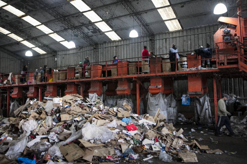 La cooperativa de reciclaje de residuos Bella Flor, en pleno funcionamiento.