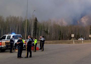 El incendio de Canadá se aleja de las zonas más pobladas, pero sigue sin control El incendio de Canadá se aleja de las zonas más pobladas, pero sigue sin control
