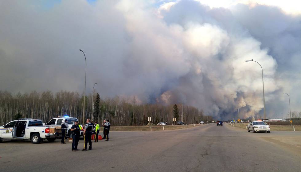 El incendio de Canadá se aleja de las zonas más pobladas, pero sigue