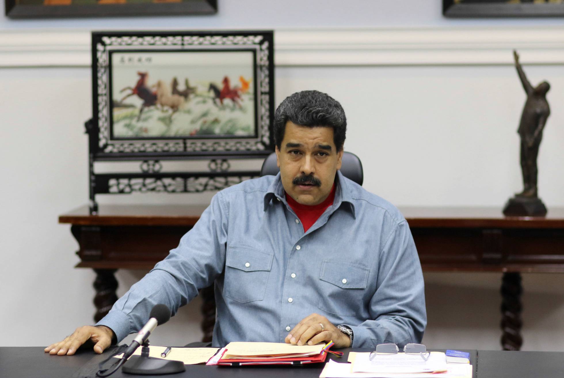 Maduro anuncia el estado de excepción durante el Consejo de Ministros, en una foto cedida por el Gobierno. Maduro anuncia el estado de excepción durante el Consejo de Ministros, en una foto cedida por el Gobierno.