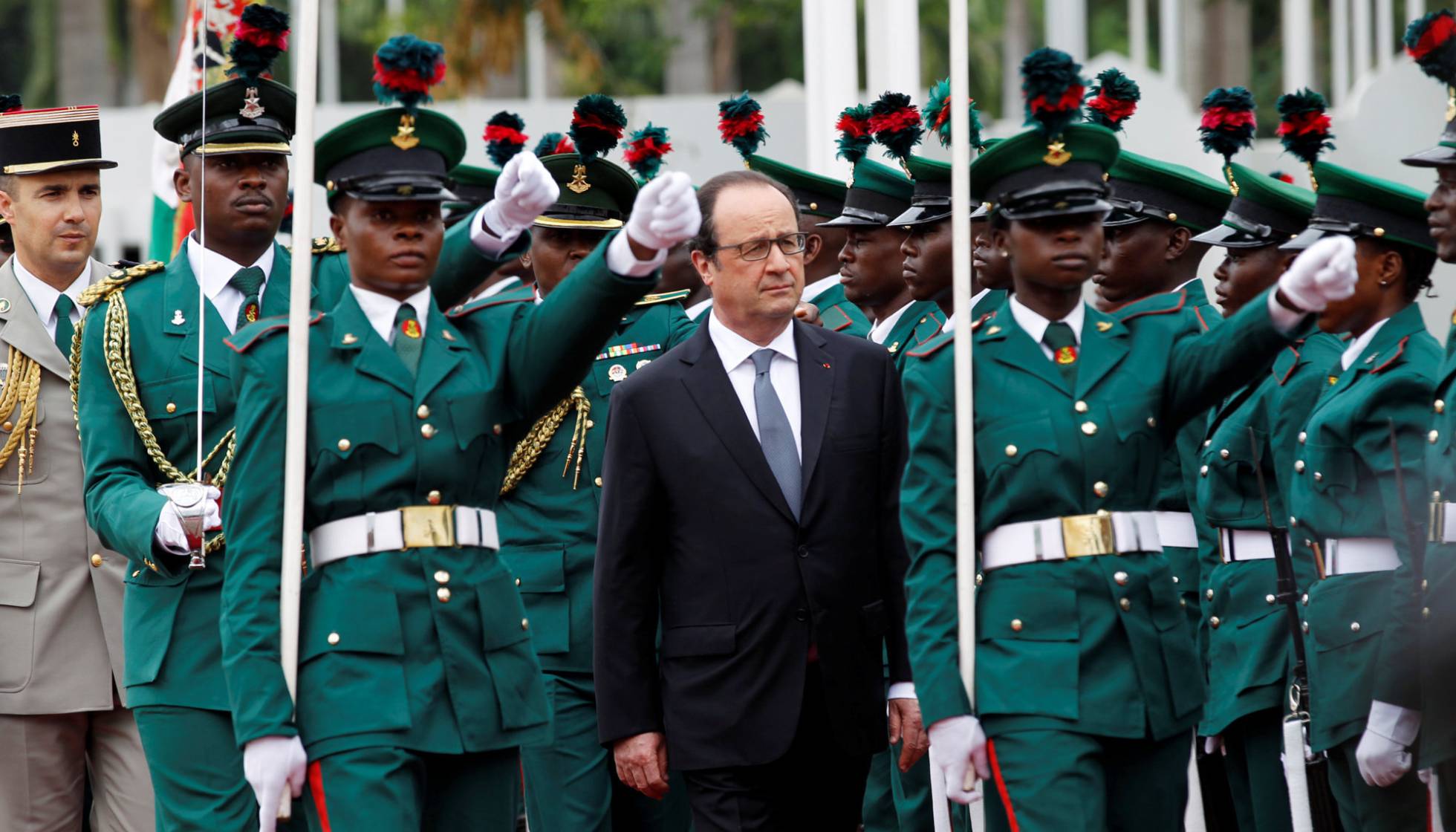 Hollande, recibido en Auja. Hollande, recibido en Auja.