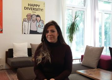 En este hotel la bienvenida la dan los refugiados En este hotel la bienvenida la dan los refugiados