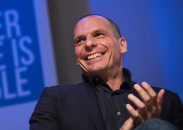 Varoufakis, con las fuerzas de izquierda que abogan por no salir de la UE