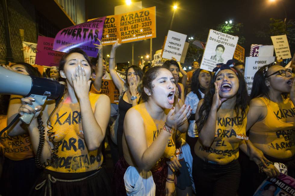 Manifestantes en Perú