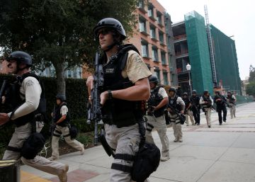 Dos muertos a tiros en la universidad desatan la alerta en Los Ángeles Dos muertos a tiros en la universidad desatan la alerta en Los Ángeles