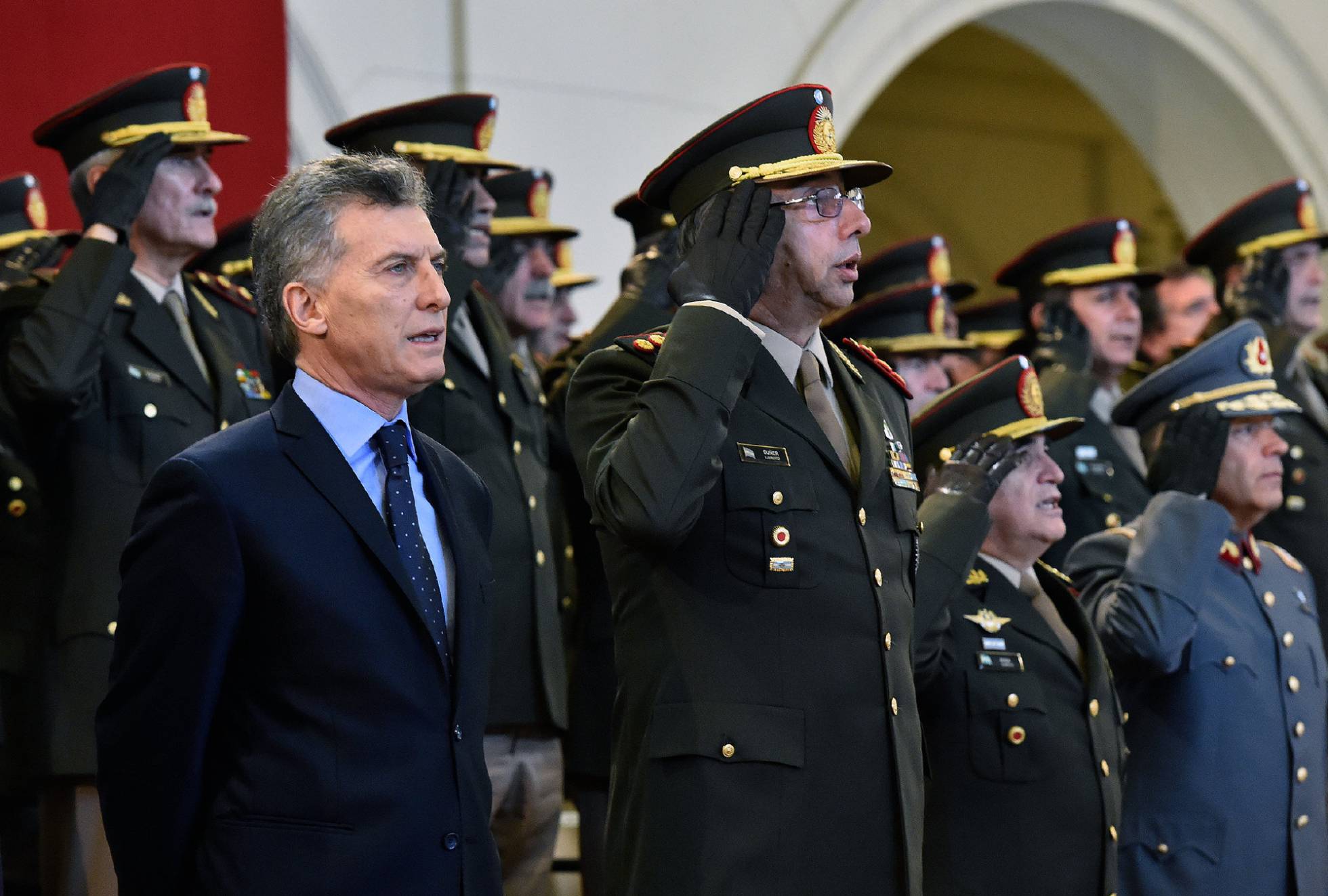 Mauricio Macri reduz o controle civil sobre as Forças Armadas