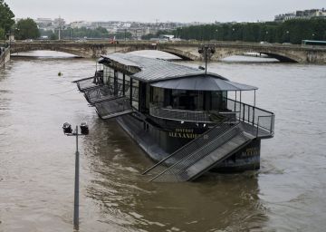 El Sena alcanzará hoy los seis metros de altura en medio de fuertes inundaciones en Francia El Sena alcanzará hoy los seis metros de altura en medio de fuertes inundaciones en Francia
