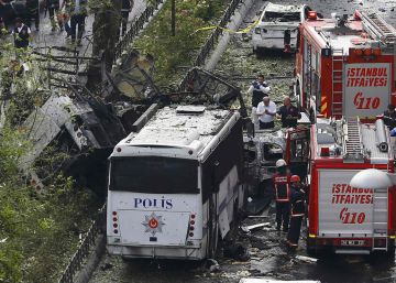 Atentado contra ônibus de policiais mata 11 em Istambul