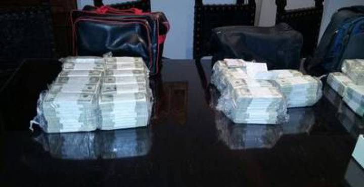 Os sacos com dinheiro de José López. Os sacos com dinheiro de José López.