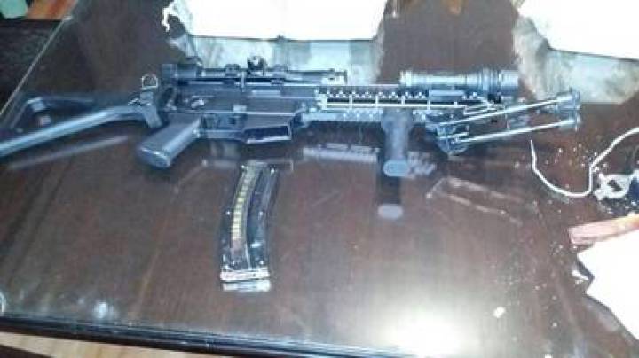 A arma que José López tentou esconder no Monastério. A arma que José López tentou esconder no Monastério.