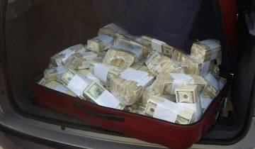 Parte del dinero que intentó ocultar López. Parte del dinero que intentó ocultar López.