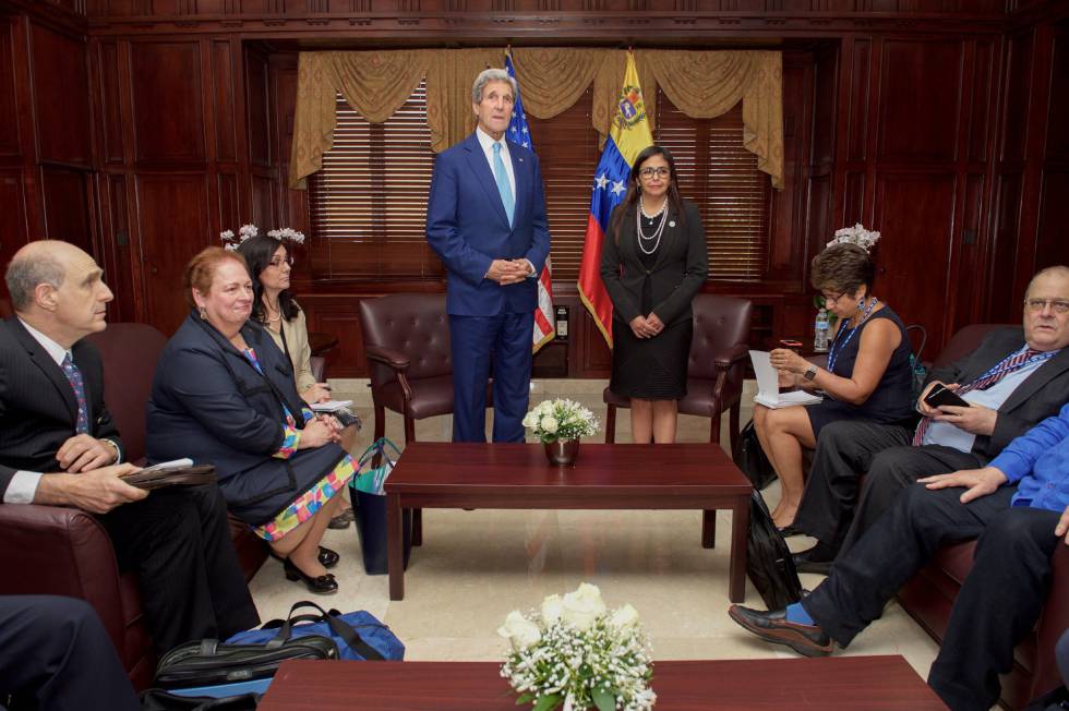 Kerry y Rodríguez acordaron en Santo Domingo la reapertura del diálogo bilateral
