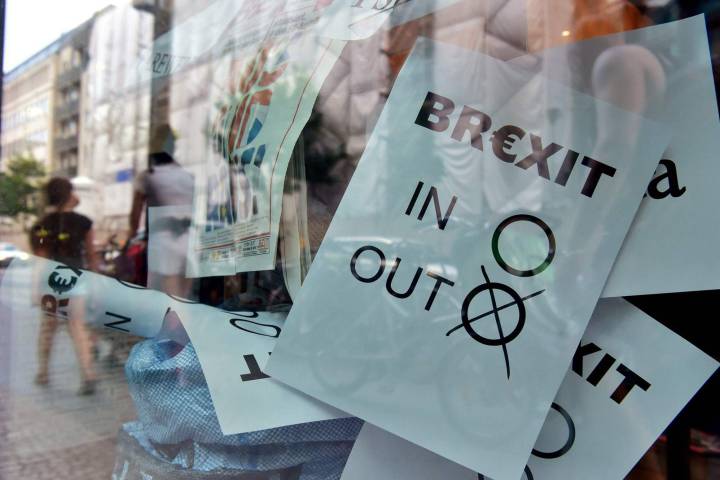 Un póster sobre el Brexit en una librería de Berlín. Un póster sobre el Brexit en una librería de Berlín.