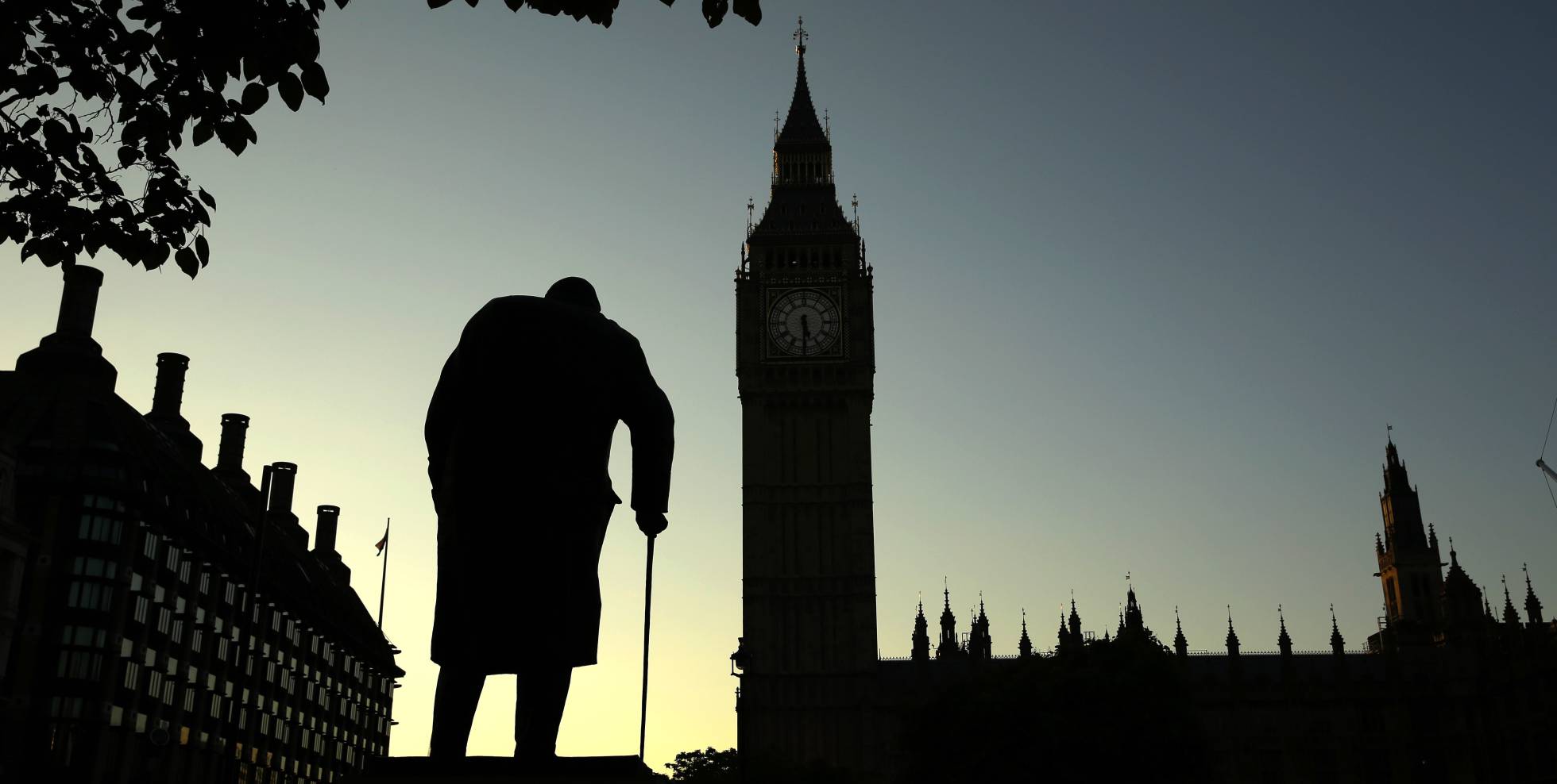 Estatua de Winston Churchill ante el Parlamento británico en Londres. Estatua de Winston Churchill ante el Parlamento británico en Londres.