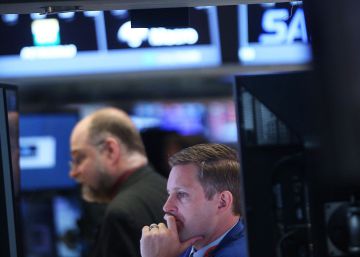 S&P rebaja un escalón la calificación de la deuda británica por el ‘Brexit’ S&P rebaja un escalón la calificación de la deuda británica por el ‘Brexit’