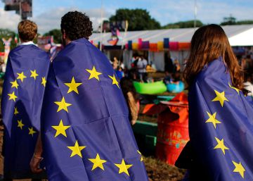 Jovens britânicos se indignam agora, mas estavam distraídos no dia do referendo